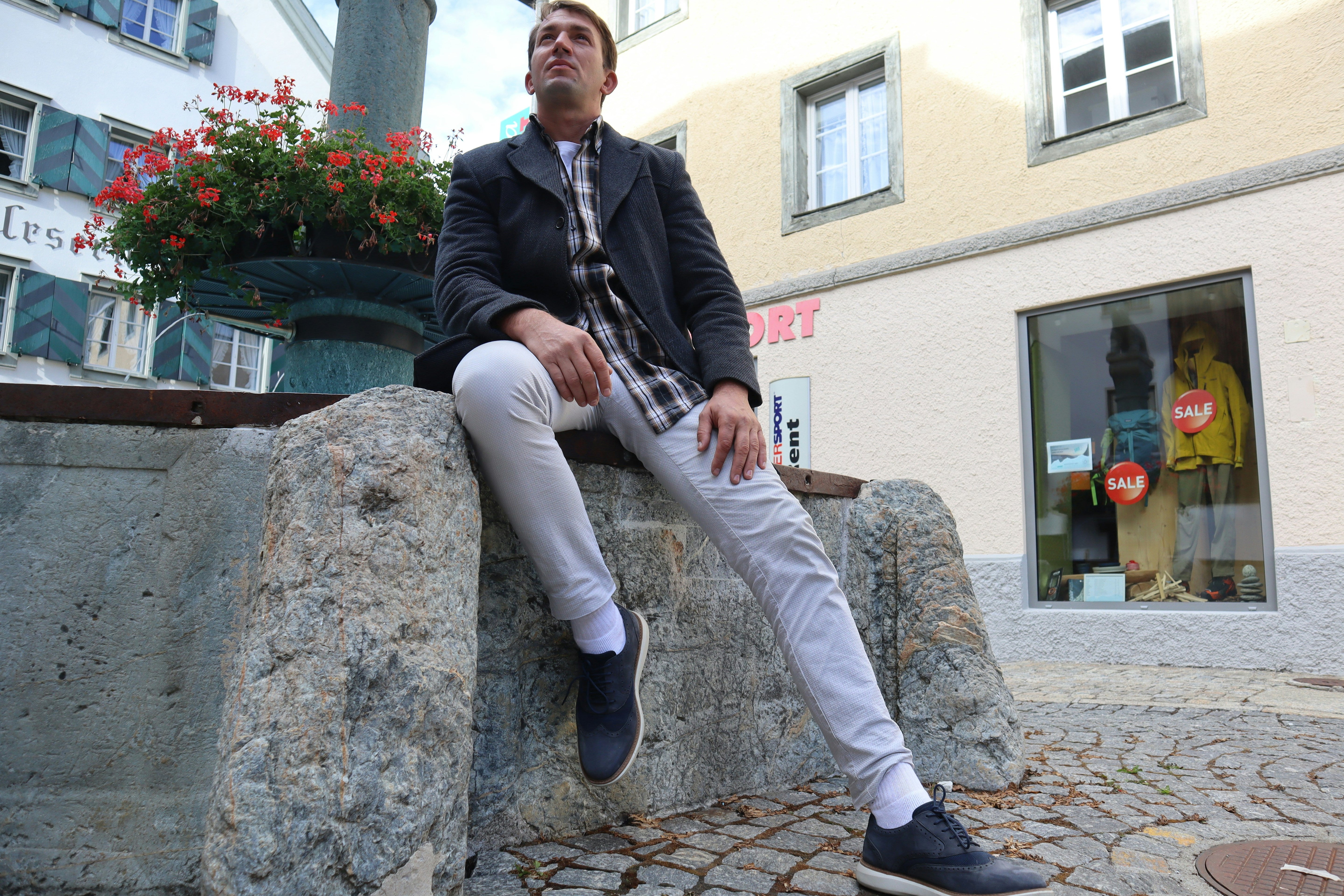 Farbwahl in der Herrengarderobe – Zwischen Kontrast und Zurückhaltung